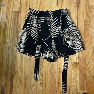 High waist palm leaf shorts black and tan size 6